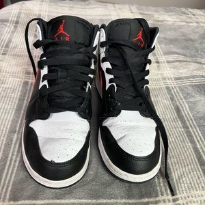 Nike Air Jordan 1 Mid Chile Red